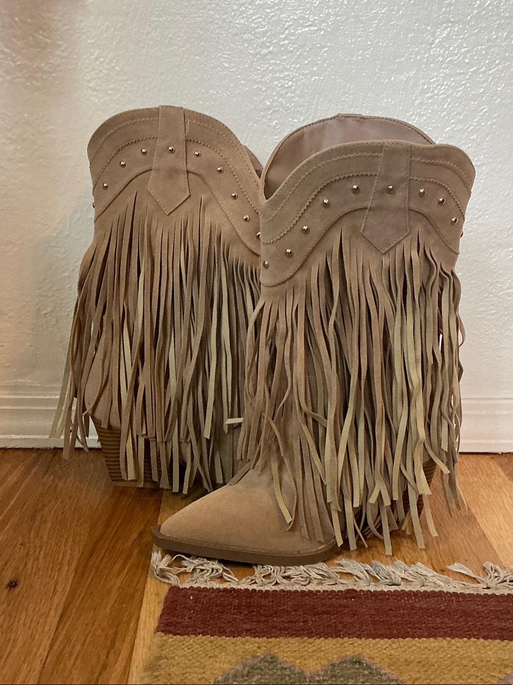NWT Women’s Tan Fringe Heeled Western Cowboy Boots